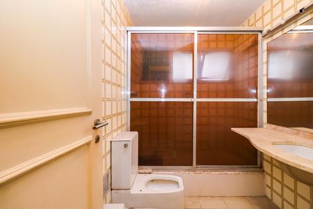 Apartamento à venda com 208m², 4 quartos e 2 vagas Apartamento à venda com 208m², 4 quartos e 2 vagasBanheiro da Suíte