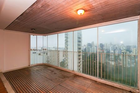 Apartamento à venda com 208m², 4 quartos e 2 vagas Apartamento à venda com 208m², 4 quartos e 2 vagasSala