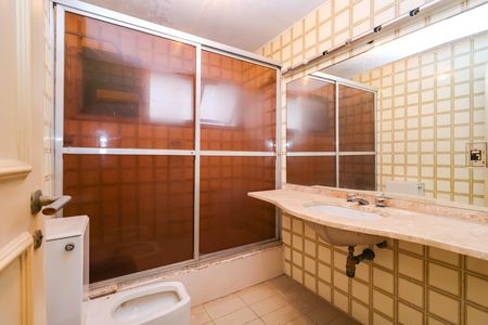 Apartamento à venda com 208m², 4 quartos e 2 vagas Apartamento à venda com 208m², 4 quartos e 2 vagasBanheiro da Suíte