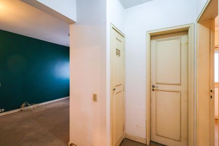 Apartamento à venda com 208m², 4 quartos e 2 vagas Apartamento à venda com 208m², 4 quartos e 2 vagasCorredor