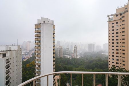 Apartamento à venda com 208m², 4 quartos e 2 vagas Apartamento à venda com 208m², 4 quartos e 2 vagasVista da Suíte
