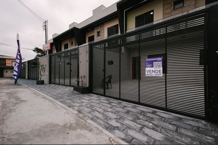 Casa à venda com 80m², 3 quartos e 1 vaga Casa à venda com 80m², 3 quartos e 1 vagaFachada