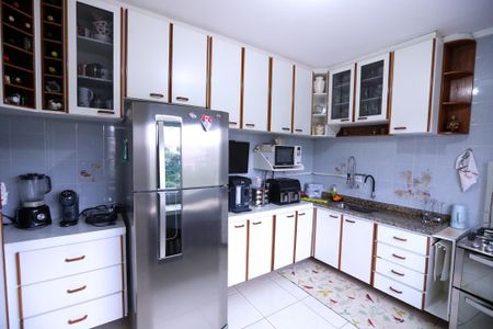 Casa para alugar com 230m², 3 quartos e 2 vagas Casa para alugar com 230m², 3 quartos e 2 vagasCozinha