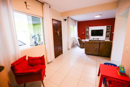 Casa para alugar com 230m², 3 quartos e 2 vagas Casa para alugar com 230m², 3 quartos e 2 vagasSala