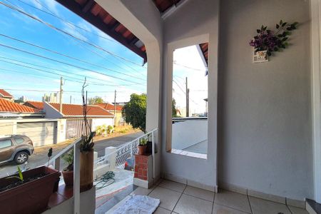 Casa à venda com 110m², 3 quartos e 1 vaga Casa à venda com 110m², 3 quartos e 1 vagaVaranda da sala