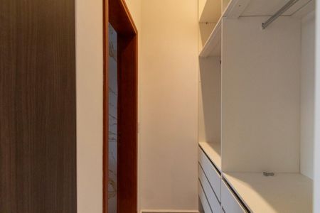Casa de condomínio para alugar com 106m², 3 quartos e 2 vagas Casa de condomínio para alugar com 106m², 3 quartos e 2 vagasCloset Suíte