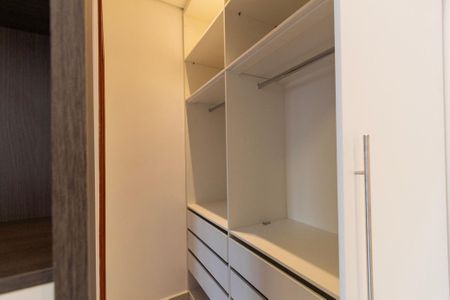 Casa de condomínio para alugar com 106m², 3 quartos e 2 vagas Casa de condomínio para alugar com 106m², 3 quartos e 2 vagasCloset Suíte