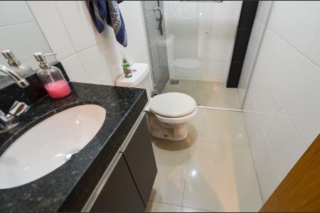 Banheiro Social de casa à venda com 2 quartos, 120m² em Alvorada, Belo Horizonte
