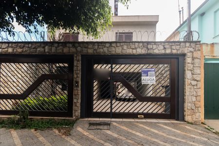 Casa para alugar com 240m², 3 quartos e 3 vagas Casa para alugar com 240m², 3 quartos e 3 vagasFachada