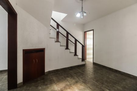 Casa para alugar com 240m², 3 quartos e 3 vagas Casa para alugar com 240m², 3 quartos e 3 vagasSala