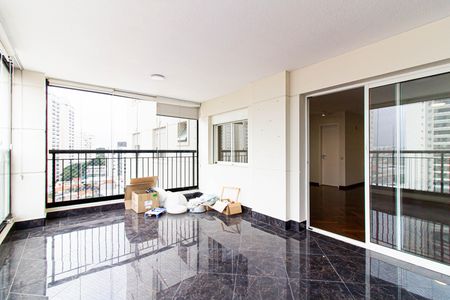 Apartamento para alugar com 148m², 3 quartos e 2 vagas Apartamento para alugar com 148m², 3 quartos e 2 vagasVaranda