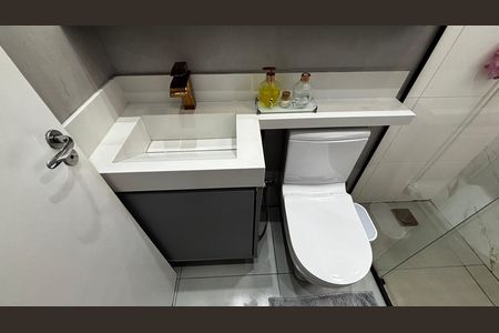 Apartamento à venda com 76m², 2 quartos e 1 vaga Apartamento à venda com 76m², 2 quartos e 1 vagaBanheiro