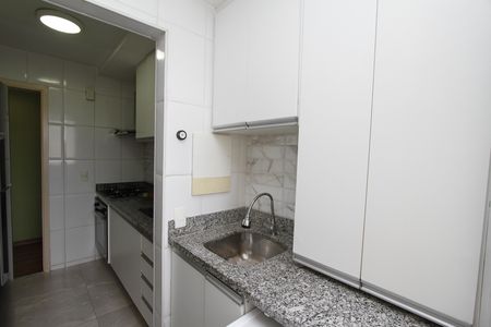 Apartamento à venda com 69m², 3 quartos e 1 vagaÁrea de Serviço