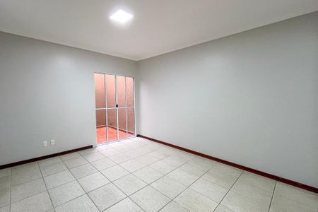 Casa de condomínio para alugar com 232m², 3 quartos e 3 vagas Casa de condomínio para alugar com 232m², 3 quartos e 3 vagasSala