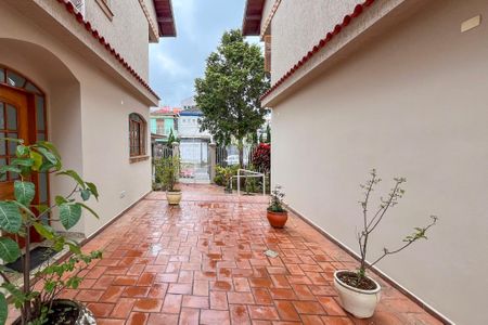 Casa de condomínio para alugar com 232m², 3 quartos e 3 vagas Casa de condomínio para alugar com 232m², 3 quartos e 3 vagasÁrea comum