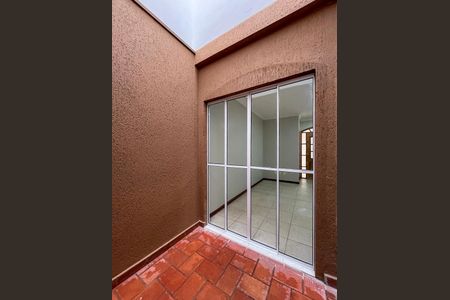 Casa de condomínio para alugar com 232m², 3 quartos e 3 vagas Casa de condomínio para alugar com 232m², 3 quartos e 3 vagasQuintal