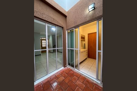 Casa de condomínio para alugar com 232m², 3 quartos e 3 vagas Casa de condomínio para alugar com 232m², 3 quartos e 3 vagasQuintal