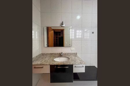 Casa de condomínio para alugar com 232m², 3 quartos e 3 vagas Casa de condomínio para alugar com 232m², 3 quartos e 3 vagasBanheiro da Suíte