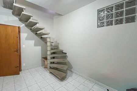 Casa de condomínio para alugar com 232m², 3 quartos e 3 vagas Casa de condomínio para alugar com 232m², 3 quartos e 3 vagasEntrada da Garagem