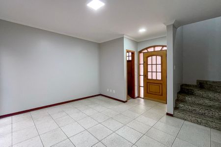 Casa de condomínio para alugar com 232m², 3 quartos e 3 vagas Casa de condomínio para alugar com 232m², 3 quartos e 3 vagasSala