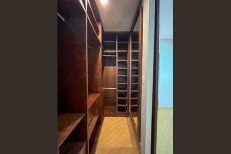 Casa de condomínio para alugar com 232m², 3 quartos e 3 vagas Casa de condomínio para alugar com 232m², 3 quartos e 3 vagasCloset