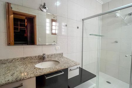 Casa de condomínio para alugar com 232m², 3 quartos e 3 vagas Casa de condomínio para alugar com 232m², 3 quartos e 3 vagasBanheiro da Suíte