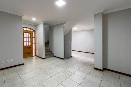 Sala de casa de condomínio para alugar com 3 quartos, 232m² em Sacoma, São Paulo