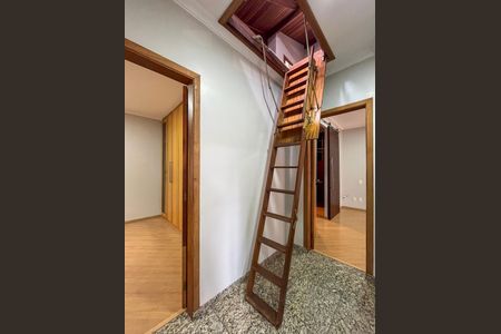 Casa de condomínio para alugar com 232m², 3 quartos e 3 vagas Casa de condomínio para alugar com 232m², 3 quartos e 3 vagasAcesso ao Sótão