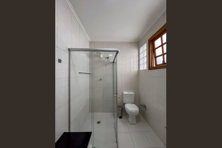 Casa de condomínio para alugar com 232m², 3 quartos e 3 vagas Casa de condomínio para alugar com 232m², 3 quartos e 3 vagasBanheiro da Suíte