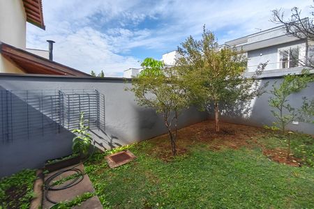 Casa de condomínio para alugar com 300m², 3 quartos e 4 vagas Casa de condomínio para alugar com 300m², 3 quartos e 4 vagasQuintal - Jardim