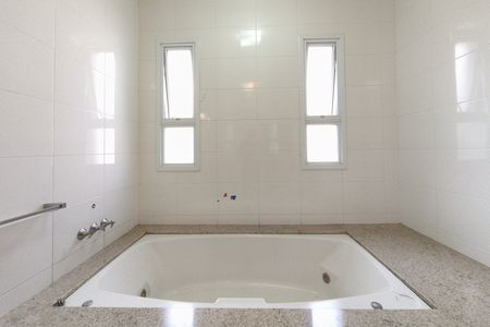 Casa de condomínio para alugar com 300m², 3 quartos e 4 vagas Casa de condomínio para alugar com 300m², 3 quartos e 4 vagasBanheiro Suíte
