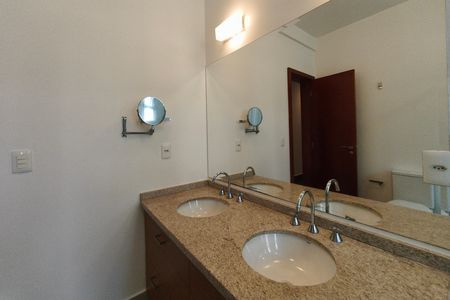 Casa de condomínio para alugar com 300m², 3 quartos e 4 vagas Casa de condomínio para alugar com 300m², 3 quartos e 4 vagasBanheiro Suíte