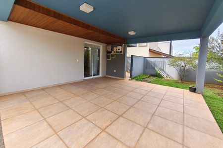 Casa de condomínio para alugar com 300m², 3 quartos e 4 vagas Casa de condomínio para alugar com 300m², 3 quartos e 4 vagasQuintal - Jardim