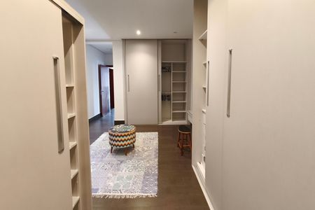 Casa de condomínio para alugar com 300m², 3 quartos e 4 vagas Casa de condomínio para alugar com 300m², 3 quartos e 4 vagasQuarto Suíte