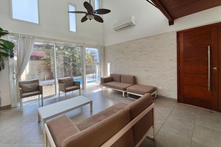 Casa de condomínio para alugar com 300m², 3 quartos e 4 vagas Casa de condomínio para alugar com 300m², 3 quartos e 4 vagasSala