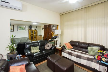 Casa à venda com 226m², 3 quartos e 8 vagas