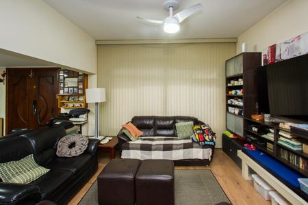 Casa à venda com 226m², 3 quartos e 8 vagas