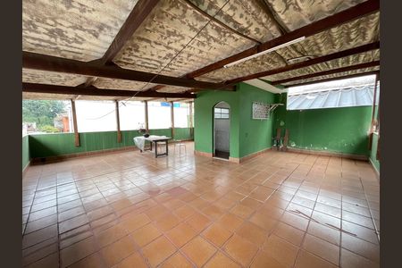 Casa à venda com 917m², 3 quartos e 6 vagas Casa à venda com 917m², 3 quartos e 6 vagasVaranda