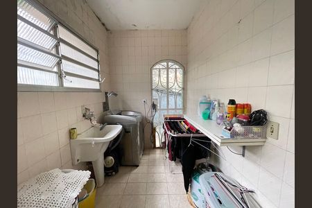 Casa à venda com 917m², 3 quartos e 6 vagas Casa à venda com 917m², 3 quartos e 6 vagasÁrea de Serviço