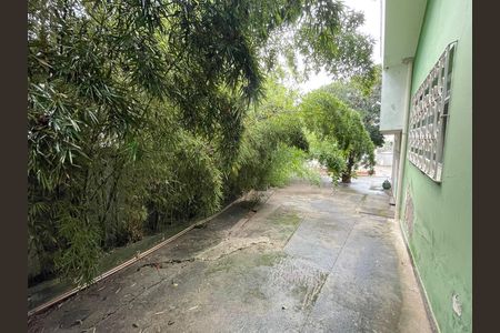 Casa à venda com 917m², 3 quartos e 6 vagas Casa à venda com 917m², 3 quartos e 6 vagasQuintal