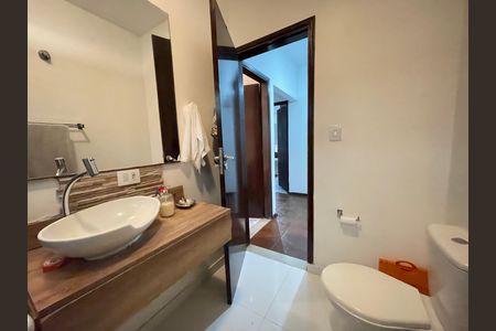 Casa à venda com 917m², 3 quartos e 6 vagas Casa à venda com 917m², 3 quartos e 6 vagasBanheiro 1