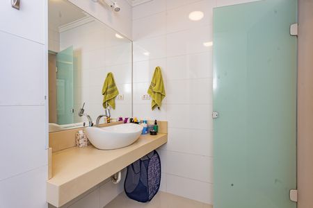 Casa para alugar com 320m², 3 quartos e 3 vagas Casa para alugar com 320m², 3 quartos e 3 vagasBanheiro da Suíte 1