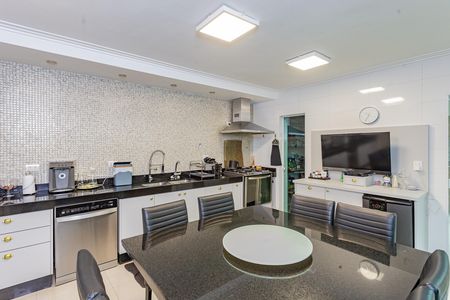 Casa para alugar com 320m², 3 quartos e 3 vagas Casa para alugar com 320m², 3 quartos e 3 vagasCozinha