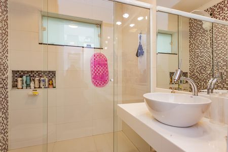 Casa para alugar com 320m², 3 quartos e 3 vagas Casa para alugar com 320m², 3 quartos e 3 vagasBanheiro da Suíte 3