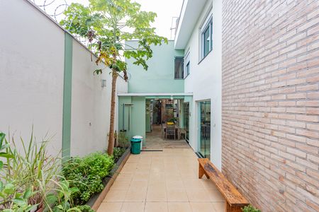 Casa para alugar com 320m², 3 quartos e 3 vagas Casa para alugar com 320m², 3 quartos e 3 vagasQuintal