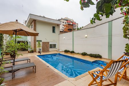 Casa para alugar com 320m², 3 quartos e 3 vagas Casa para alugar com 320m², 3 quartos e 3 vagasPiscina