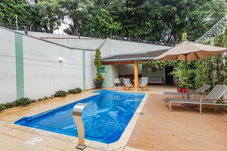 Casa para alugar com 320m², 3 quartos e 3 vagas Casa para alugar com 320m², 3 quartos e 3 vagasPiscina