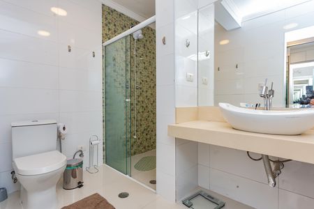 Casa para alugar com 320m², 3 quartos e 3 vagas Casa para alugar com 320m², 3 quartos e 3 vagasBanheiro da Suíte 1