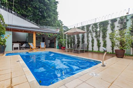 Casa para alugar com 320m², 3 quartos e 3 vagas Casa para alugar com 320m², 3 quartos e 3 vagasPiscina