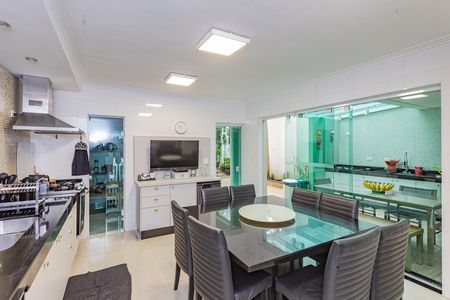 Casa para alugar com 320m², 3 quartos e 3 vagas Casa para alugar com 320m², 3 quartos e 3 vagasCozinha